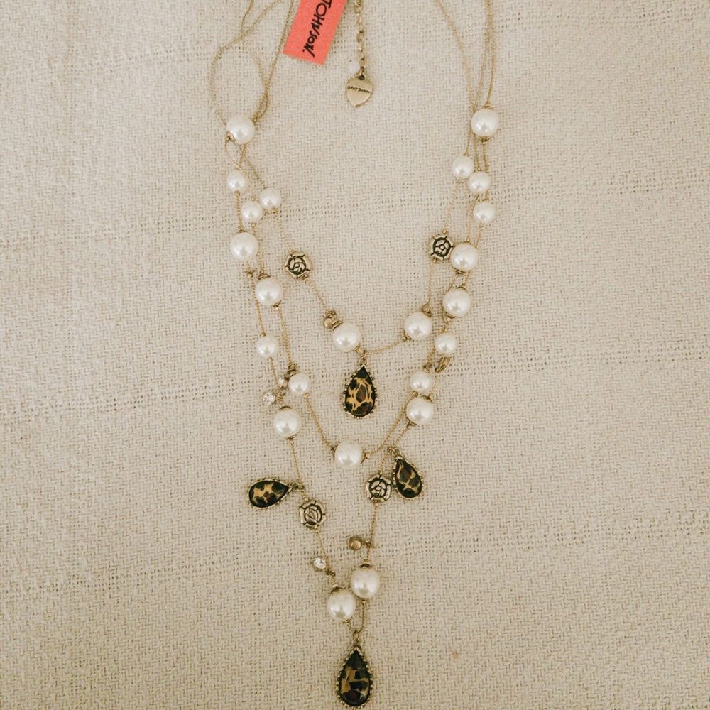 Betsey Johnson leopard necklace